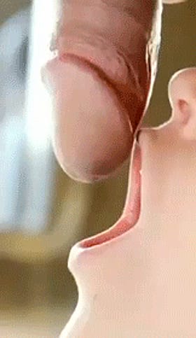 Cumshot Close Up: Oozing Cum in Mouth'