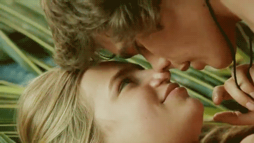 Horny Hottie Gets Kissed picture 1 of 1