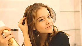Hot Chick Gets Her Hair Combed'