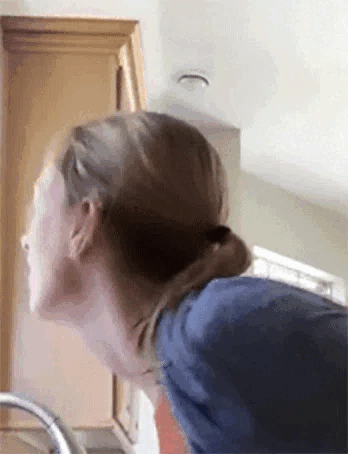 Jealousy-Fueled Selfie Sparks Suspicion picture 1 of 1