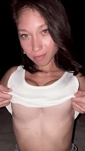 Amateur Big Tits: A Sizzling Hot Night with a Busty Babe'