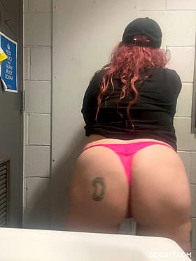 Shake that ass, girl! Shake that ass, girl!