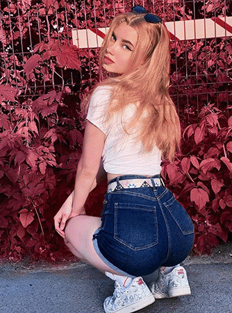 College Teen Blowjob: Mouthplay with a Tongue-Tickling Taste picture 1 of 1