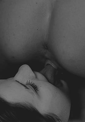 Babes Gettin' It On: Lesbian Cunnilingus with a Teen Ass'