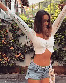 Brunette Babes: Celebrity Non-Nude Teen'