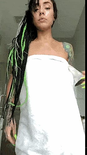 Brunette Amateur Tattoo: A Sizzling Hot Show'