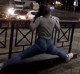 Teen Ass Splits Bench'