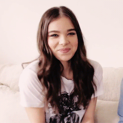 Hailee Steinfeld's Brunette Beauty: A Celebrity's Sultry Smile picture 1 of 1