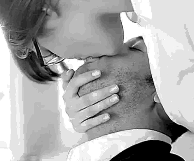 Kiss My Face: A Sizzling Snog picture 1 of 1