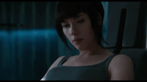 Hottie Celebrity's Sultry Stare picture 1 of 1