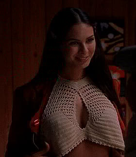 Big Tits Flash: Get Your Erotic Fix with the Hottest Chick in Town!'