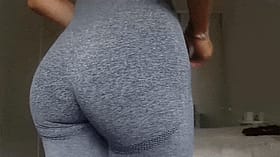 Cameltoe Workout: Sporty Yoga Pants for dat Gap'