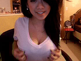 Big Tits Babe Flashes Her Boobs in White Tee'