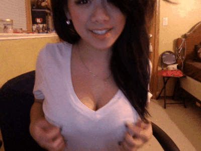 Big Tits Babe Flashes Her Boobs in White Tee picture 1 of 1