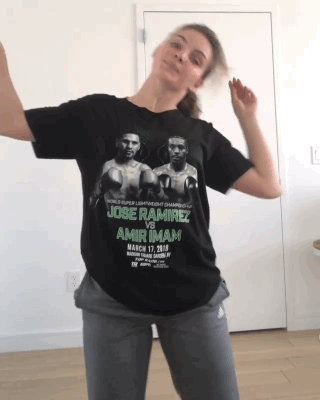Camren's Hot Twerk Show: Bicondova's Sizzling Performance picture 1 of 1