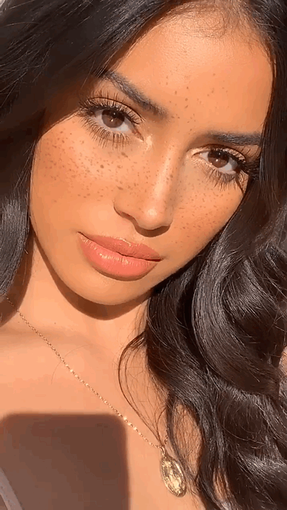 Babes and Cindy Kimberly: A Sizzling Hot Temptress picture 1 of 1