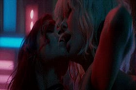 Babes, Celebrity Lesbian Kissing: The Hottest Scene Ever!'
