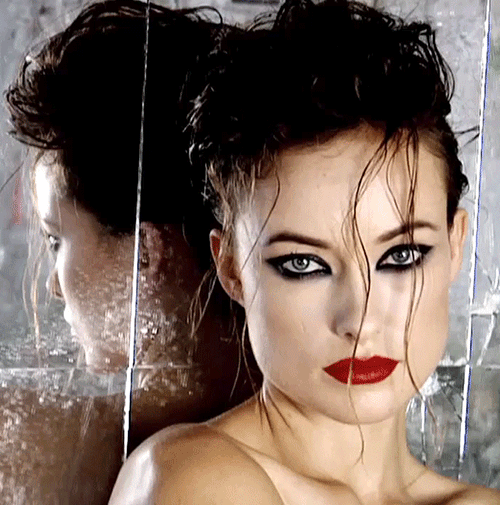 Babes in the Bathroom: Celebrity's Sultry Selfie picture 1 of 1