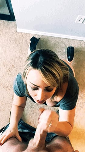 Amateur Blowjob Cumslut Gets Cumshots'
