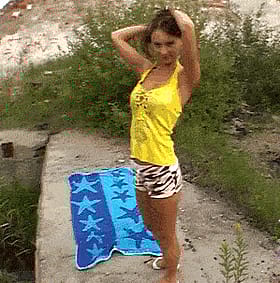 Brunette Teen with Perfect Tits Posing for Amateur Photoshoot'