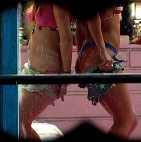 Juno Temple's Non-Nude Babes Show Off Their Asses'