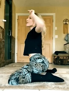 Blondie Booty Shaker: Twerk Your Non-Nude Buttcheeks'