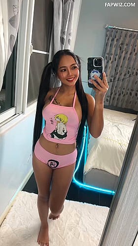 Cute Asian Fuckdoll: Mirror Selfie