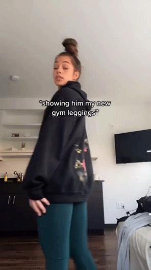 Amazing Ass in Big Leggings: Non-Nude Yoga Pants picture 1 of 1
