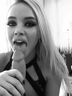 Blonde Babes Giving Amazing Blowjobs'