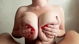 Big Tits Babe Shows Off Her Juicy Jugs'