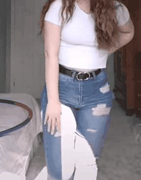 Sexy Non-Nude Chick in Jeans'