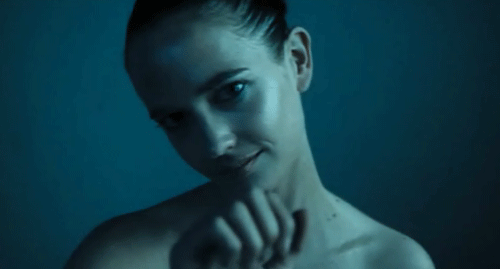 Celebrity Nude: Sexy Celeb Shows Off Her Body picture 1 of 1