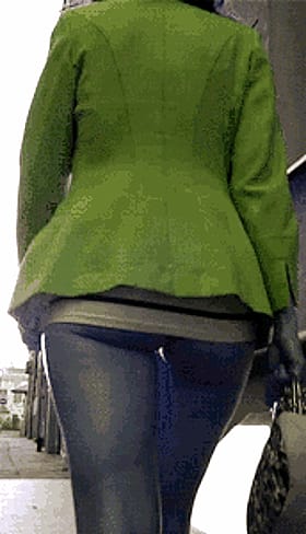 Babes Walking in Non-Nude Ass'