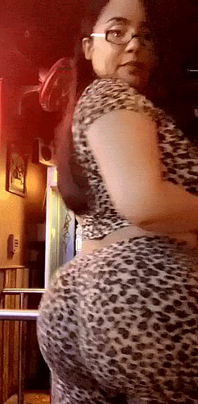 Amateur BBW Jiggle: Big Booty Babe Shaking Her Ass'