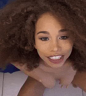 Cecilia Lion's Petite Pussy: A Sizzling Sensual Experience'