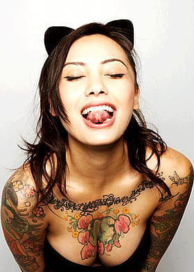 Babes with Tattoos: Hot Chicks with Ink and Flower Tattoos'