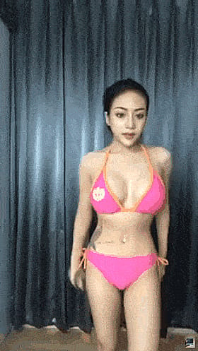 Big Tits Babe in Pink Bikini'