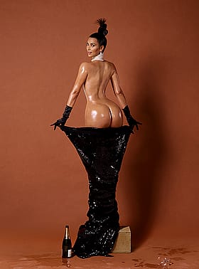 Kim Kardashian's Naked Booty: A Celebrity's Sizzling Sexy Shot'