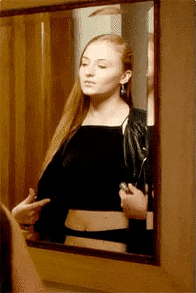 Sophie Turner's Hot Body: A Glimpse into Her Sexy Wardrobe'