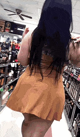 Amateur BBW Shaking Her Ass in Public'