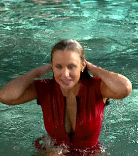 Kristen Bell's Big Tits in a Non-Nude Swimsuit: A Celebrity's Armpit Shot'