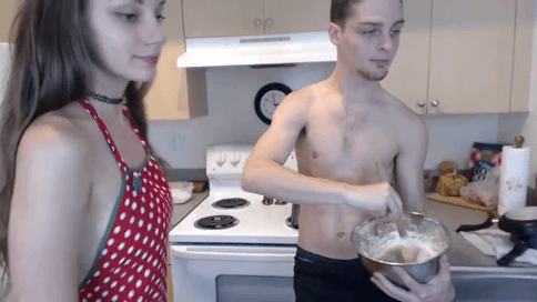 Cooking with a Hot Amateur: A Sizzling Kitchen Experience picture 1 of 1