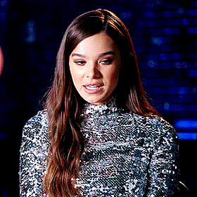 Hailee Steinfeld's Sultry Brunette Look'