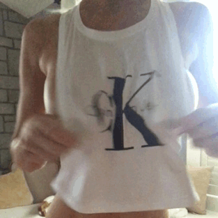 Big Tits Babe Flashes Her KKK picture 1 of 1