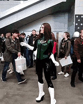 Babe in a Green Lantern Outfit: Sexy Cosplay in Action'