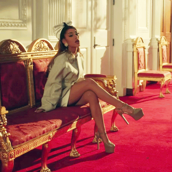 Hot Celebrity Teen in Heels with Crossed Legs picture 1 of 1